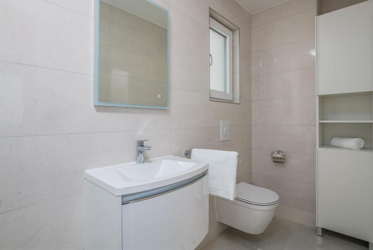 Apartments Elle Luxury Vantacici Malinska Exterior foto