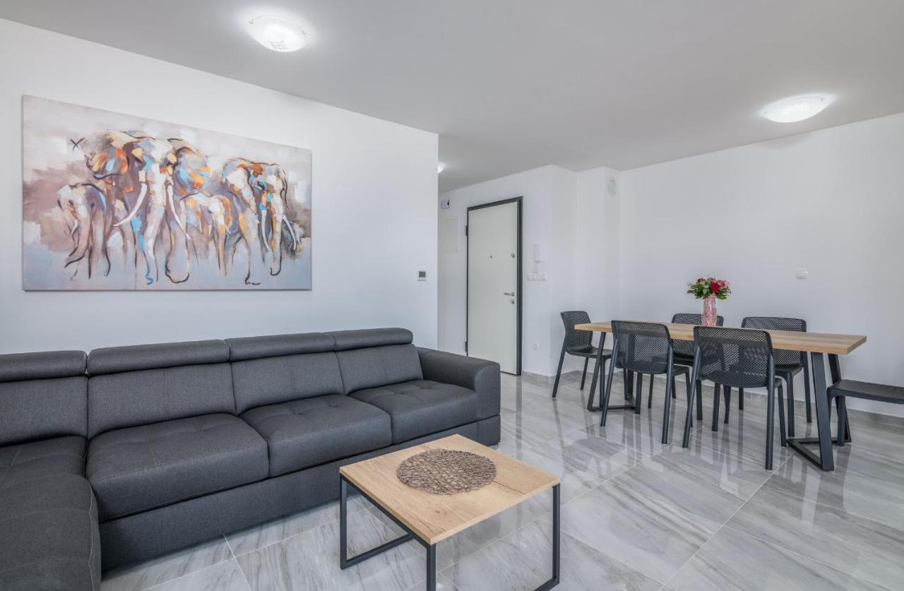 Apartments Elle Luxury Vantacici Malinska Exterior foto